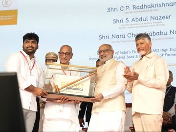 Vice-President launches India’s first non-GMO popcorn maize hybrid.